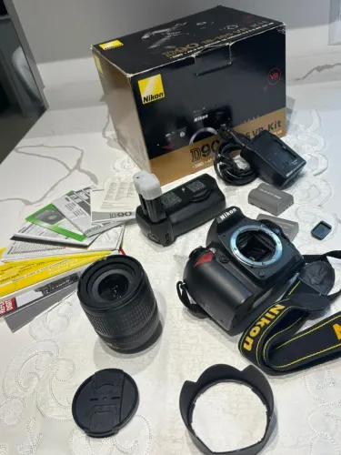 Câmera Nikon D90 + lente 18-105mm 