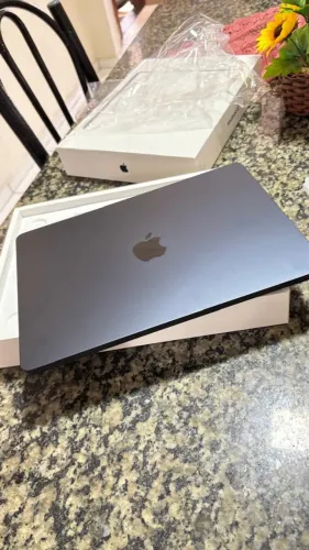 MacBook AIR M2 2022 -- 8GB