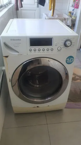 Vendo Lava&Seca Electrolux modelo LSE11com defeito