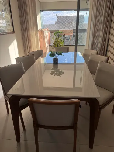 Mesa alto padrão com 8 cadeiras