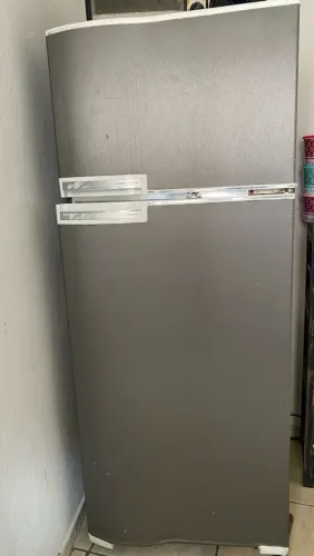 Geladeira c defeito