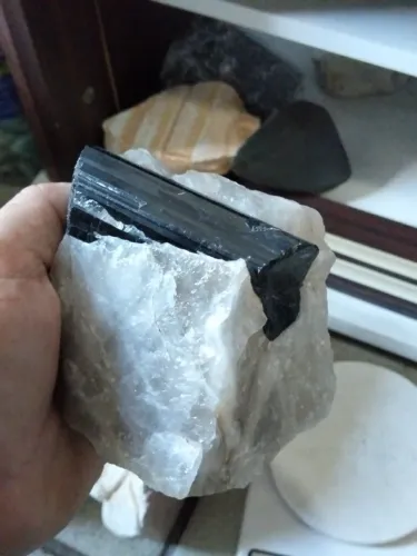 Mineral em matriz de Cristal bruto 970g