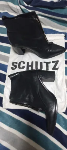 Bota couro legítimo schutz nova 38