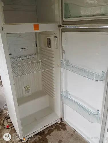 Geladeira Frost Free ótimo estado precisando trocar apenas motor