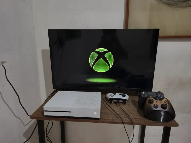 Xbox One S semi novo