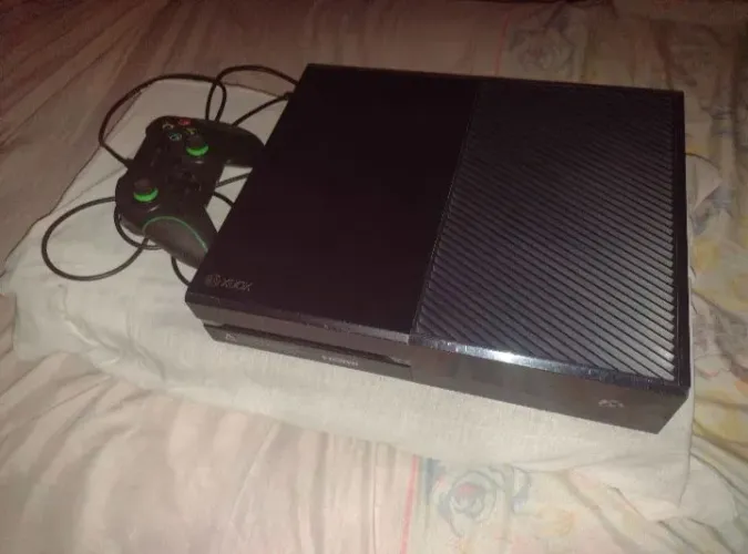 Xbox one FAT, vai com dois jogos