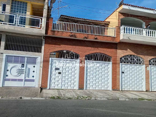Sobrado com 03 dormitórios em Ferraz de Vasconcelos. Cod: 12754
