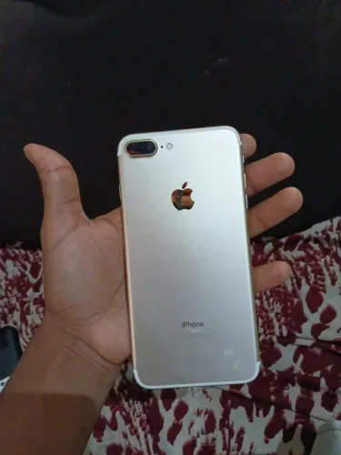 Vende-se iPhone 7 Plus dourado acompanhar carregador e capinha 