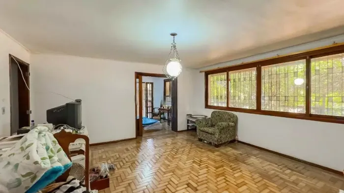 Casa residencial para alugar no bairro Vila Ipiranga com 340 m² e 4 dormitórios.