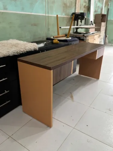 Mesa para escritório/ estudos
