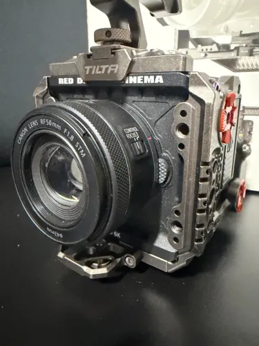 CÂMERA RED KOMODO 6K ZERO DE USO + KIT COMPLETO TILTA + ACESSÓRIOS *