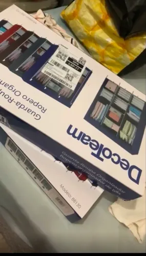Guarda roupa dobrável na caixa