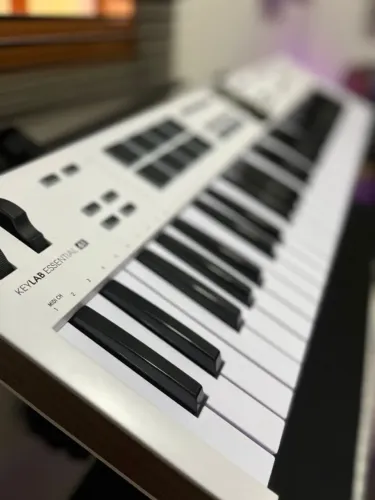 Controlador Arturia Keylab MK3 - 61 teclas (novíssimo, possui plástico na tela)