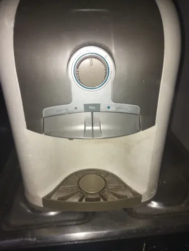 Vendo um gelagua Esmaltec funcionando perfeitamente só tem marcas de uso