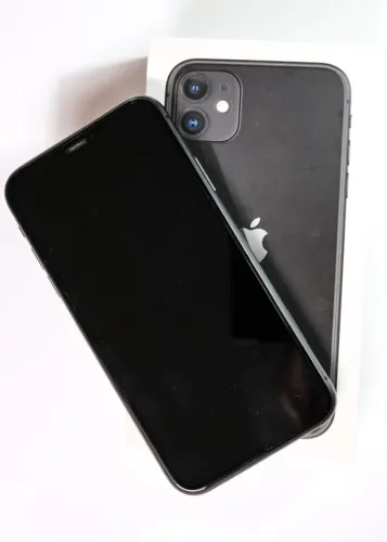 iPhone 11 64 Gb preto impecável único dono com caixa