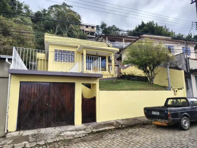 Casa para Locação em Teresópolis, Vila Muqui, 2 dormitórios, 1 suíte, 3 banheiros, 1 vaga