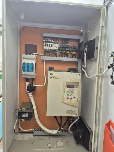 Painel completo com Soft Starter SSW 03 Weg Full Digital com HMI. <br>