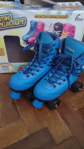 Patins bem conservado, pouco tempo de uso, com regulagem de tamanho do 35 ao 38 .