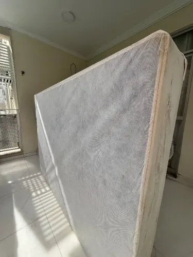 Cama de Casal - Marca Simmons