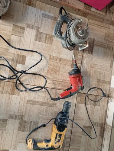 Ferramentas parafusadeira maquita e furadeira de impacto 
