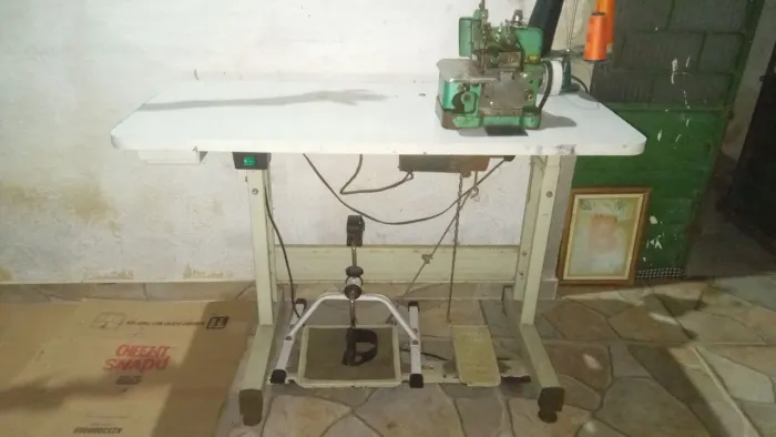 Máquina de costura Overloq