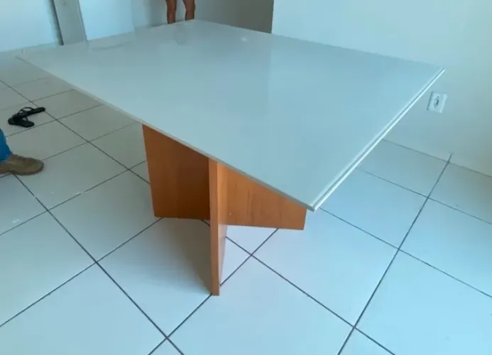 Mesa de jantar com 4 cadeiras