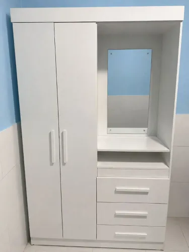 GUARDA-ROUPA À VENDA