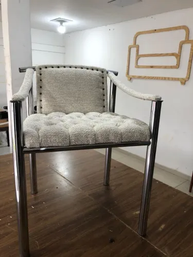 Cadeira poltrona industrial clássica