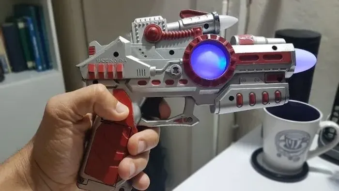 Shotgun de Brinquedo - Acende led e faz barulho de laser