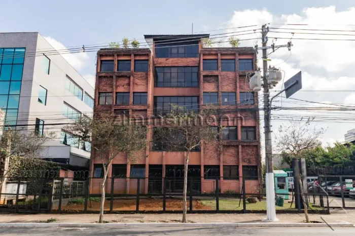 PRÉDIO COMERCIAL NA VILA LEOPOLDINA