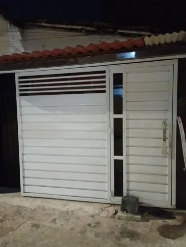 Portão de alumínio grande entrada de casa