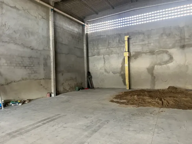 Galpão comercial para locação com 200m² na principal da Avenida Menino Marcelo!