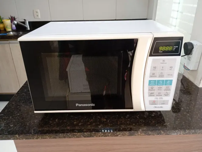 Microondas Panasonic Dia a Dia 20 Litros 127 Volts 