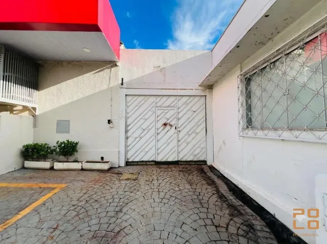 Casa comercial para alugar na Avenida Portugal, no Setor Oeste, em Goiânia - GO.
