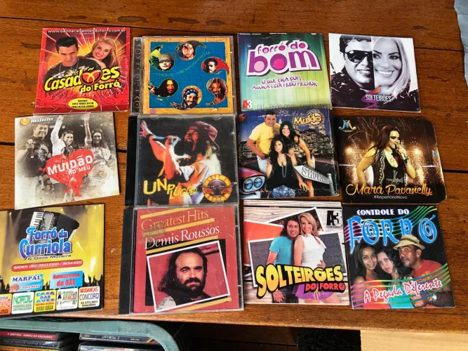 CDs lote com 216 unidades originais (10 unidades por 150,00 com livre escolha )