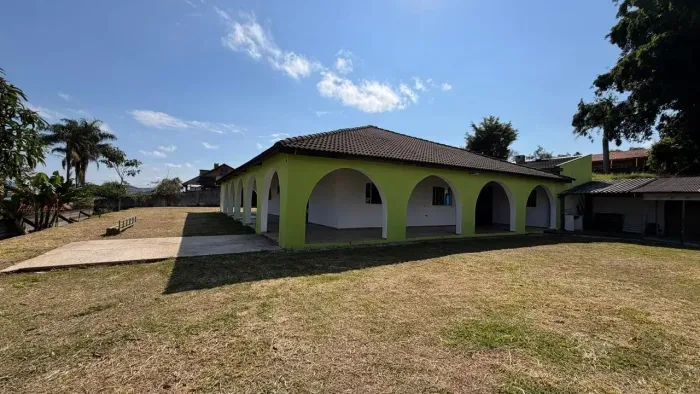 Chácara com 3 dormitórios para alugar, 1500 m² por R$ 4.900,00/mês - Belvedere - Pouso Ale