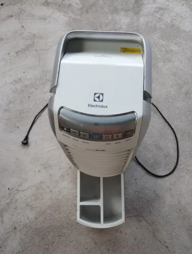 Vendo um climatizador de ar, funcionando perfeito, 250 reais, n entrego, sou d vale encant