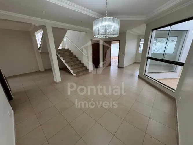 Casa estilo sobrado para locação no bairro Jardim Karaiba