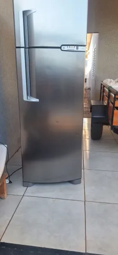 Vendo geladeira fros fri 380 litros. 220w