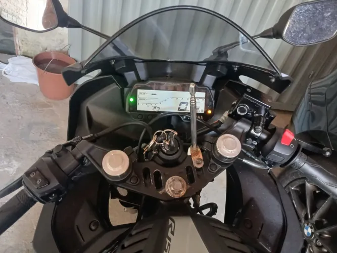 R15 yamaha linda