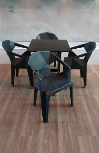 CONJUNTO DE MESA DE MADEIRA DOBRÁVEL 70X70 E POLTRONA DIAMOND (182Kg)