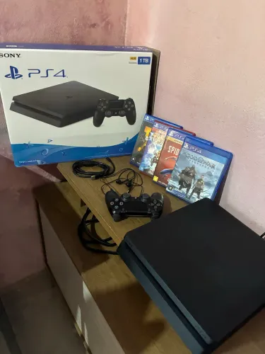 VENDE-SE PS4 SLIM 1TB NOVO!