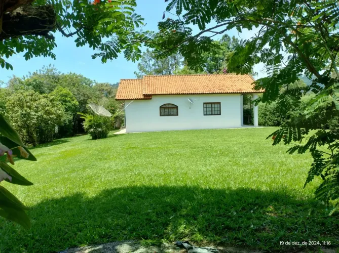 Chácara com 3 dormitórios, 25.358 m²  - Zona Rural - em Bofete - SP