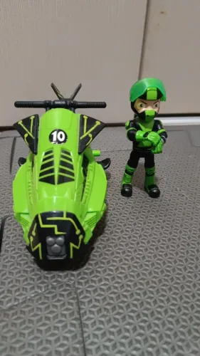 Ben 10 Veículo Quadriciclo com Boneco Original
