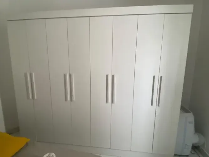 Guarda roupa casal branco (precisa de desmontador)