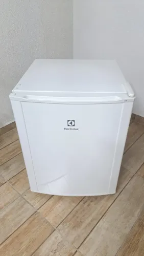 Frigobar Electrolux Mod. RE80 Semi novo excelente estado