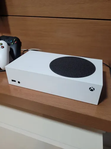 Xbox Séries S + 2 controles + Base carregador c/ baterias