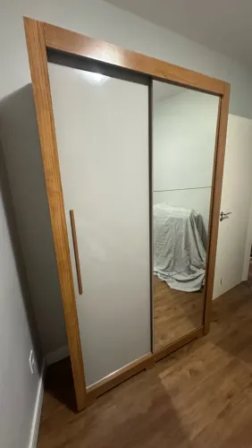 VENDO GUARDA-ROUPA COM ESPELHO