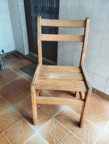 Cadeira de madeira