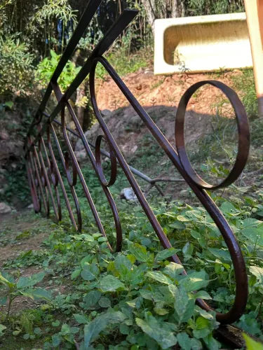 Grade de Corrimão Antiga em Ferro Maciço - Estilo Clássico / Rústico